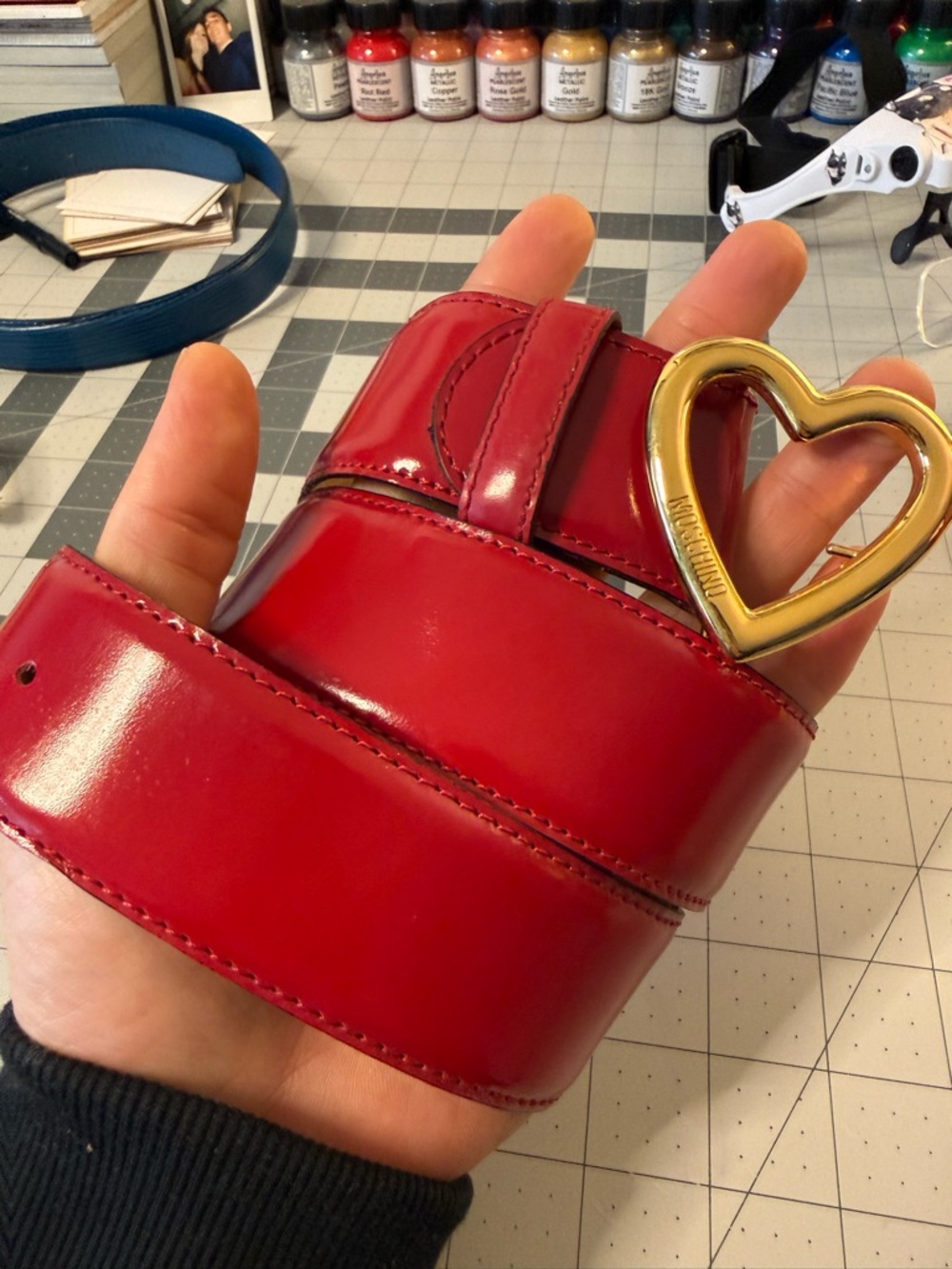 Moschino Redwall Red Patent Leather Heart Buckle Belt Size 40 Gold Made in Italy - Picture 2 of 6